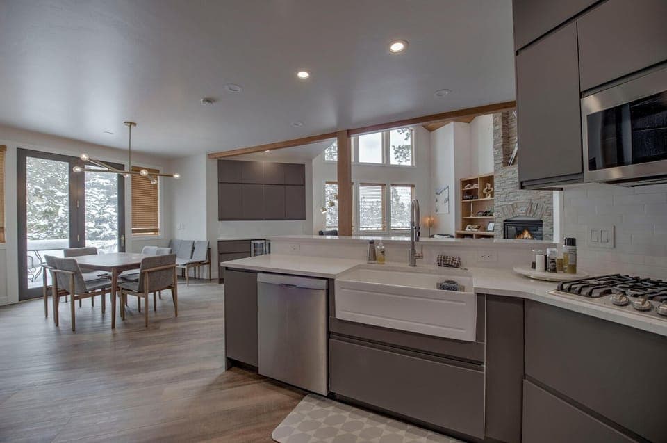 Completely New Professional Kitchen. Huge, deep sink, Bosche dishwasher.   