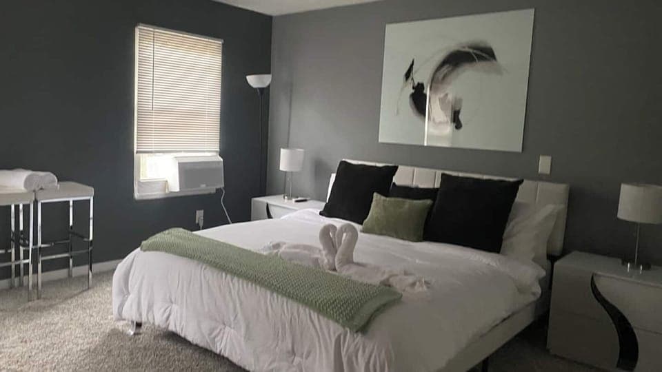 Bedroom 1 - King Bed