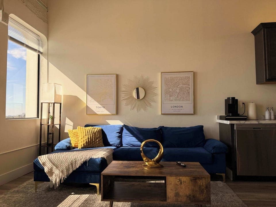 Modern 1 Bedroom Loft in Downtown Santa Ana - Just 10 Minutes to SNA & Disneyland