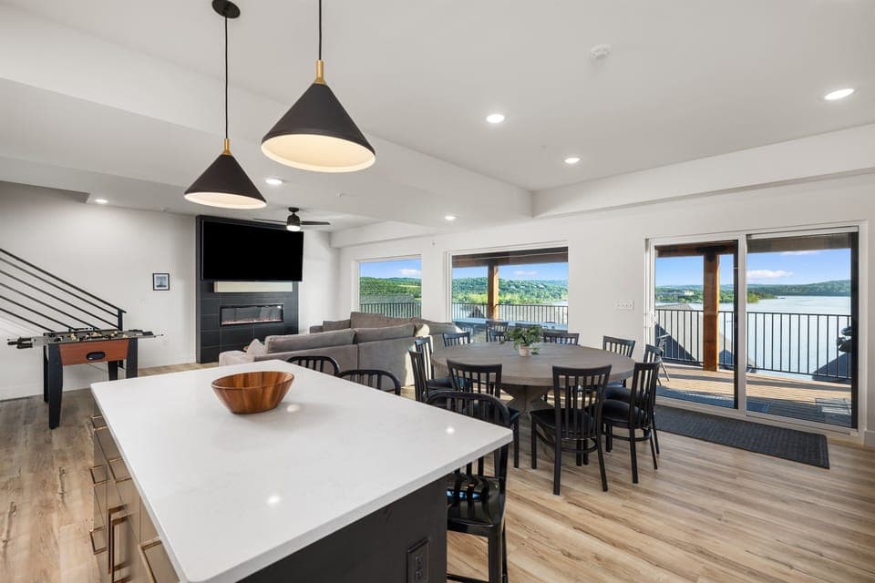 Cloud Nine - Main Level: Kitchen & Dining Room