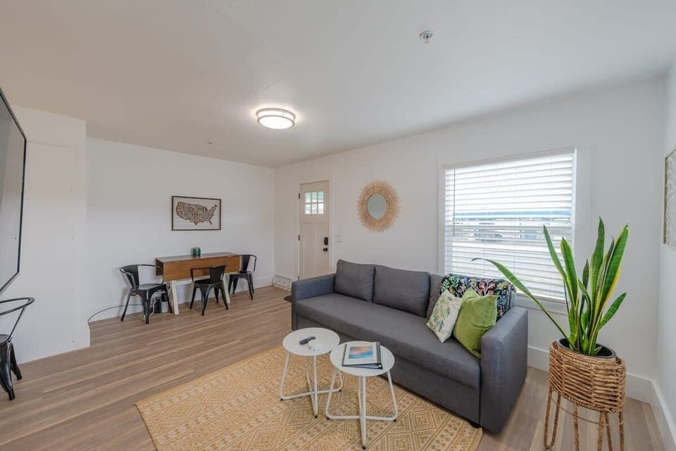 #StayinMyDistrict #CypressCottage #BookDirect