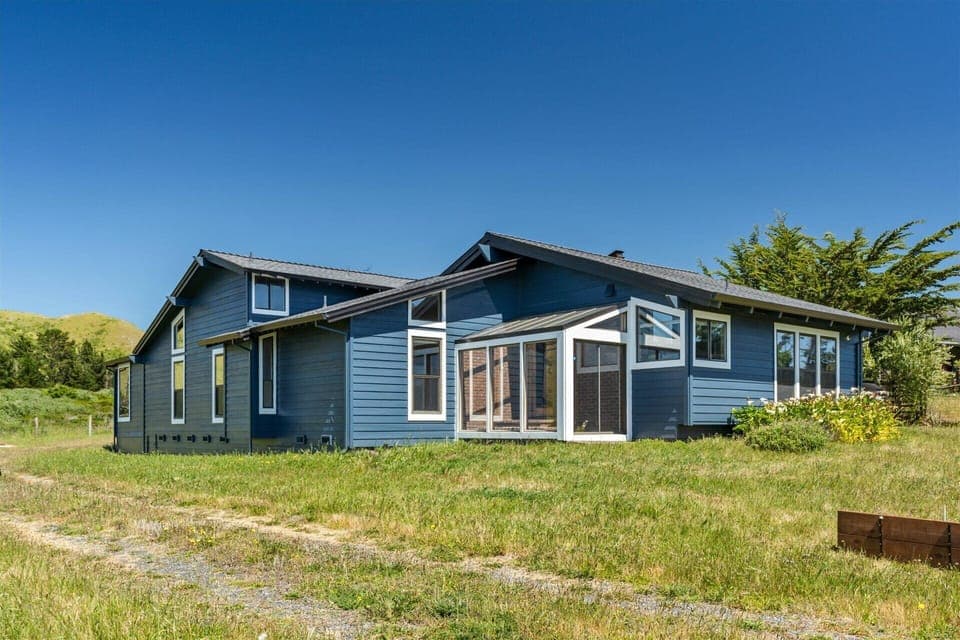 Newly Designed and remolded Bodega Bay home! 1 min drive to beac