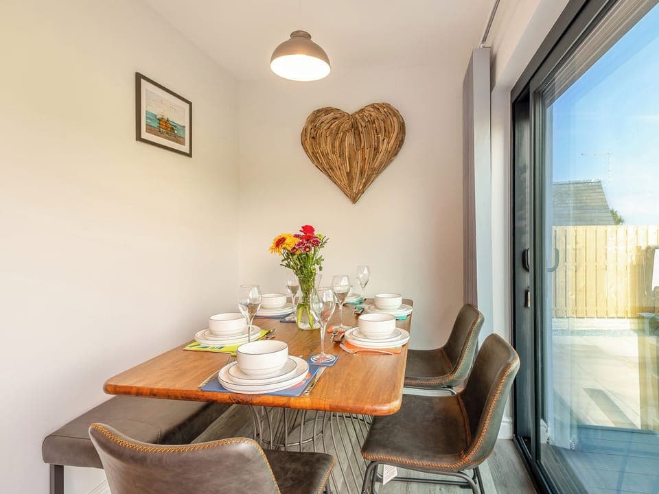 Living room/dining room | Goppa, Llandanwg