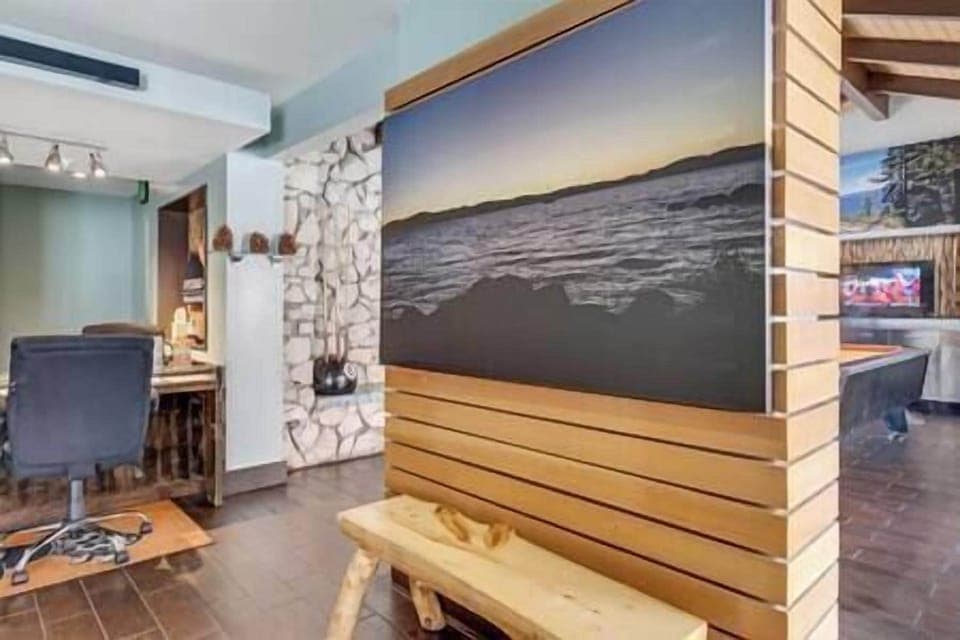 Check-in at the front desk to get the key to the unit. Front desk is staffed 24 hrs to assist with anything you might need during your stay!