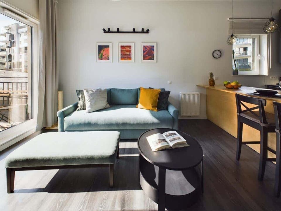 Spacious living room with full equipment. 