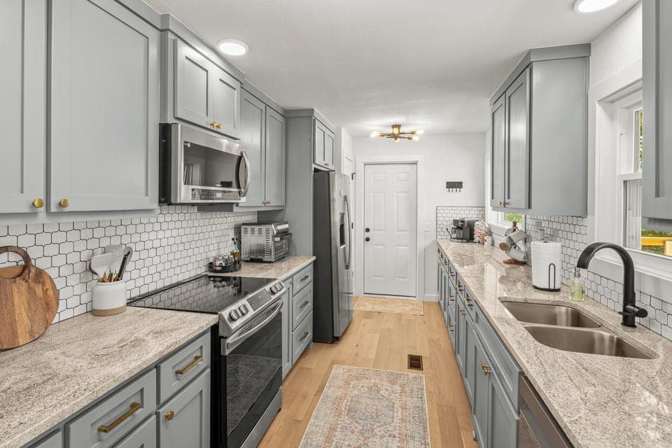 Great kitchen with top of the line amenities.