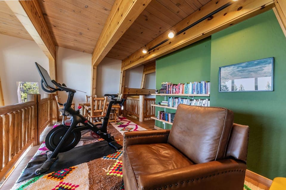 A dynamic loft space can be used for reading, playing cards at the table, or exercising on the stationary bike, all while enjoying the lake views.