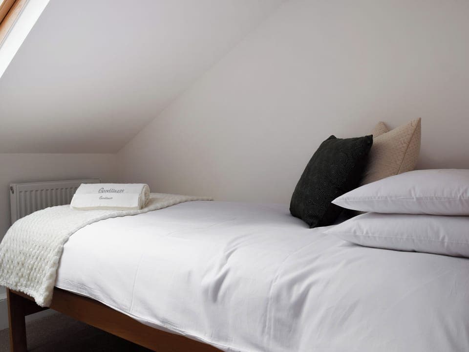 Single bedroom | The Spinney, Carterton