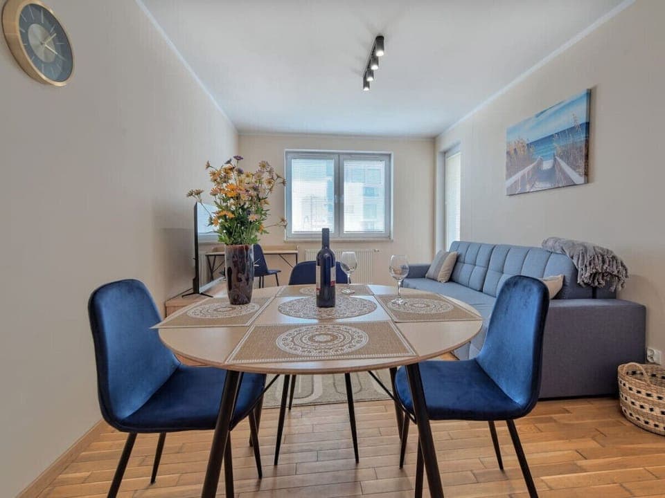 Dining Area - Book Now With RENTUJEMY.COM