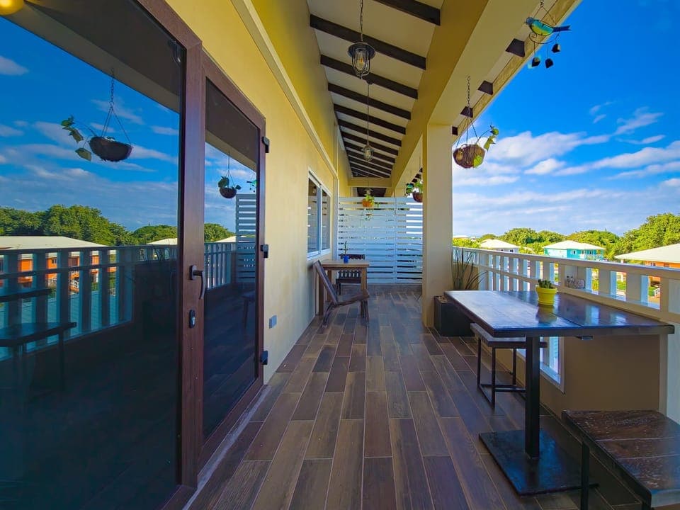 PRIVATE BALCONY (EAST)