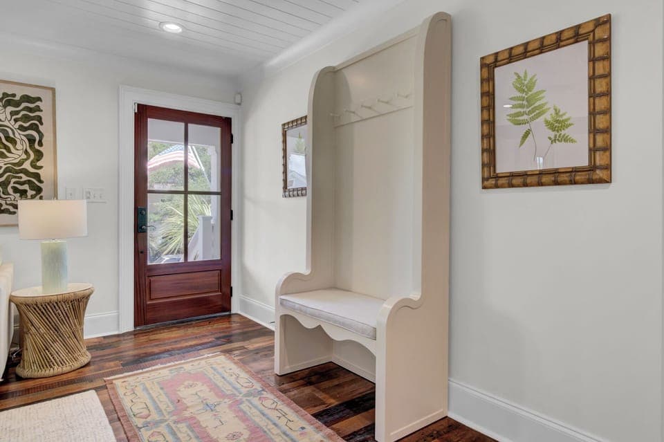 Hanging area for added convenience.