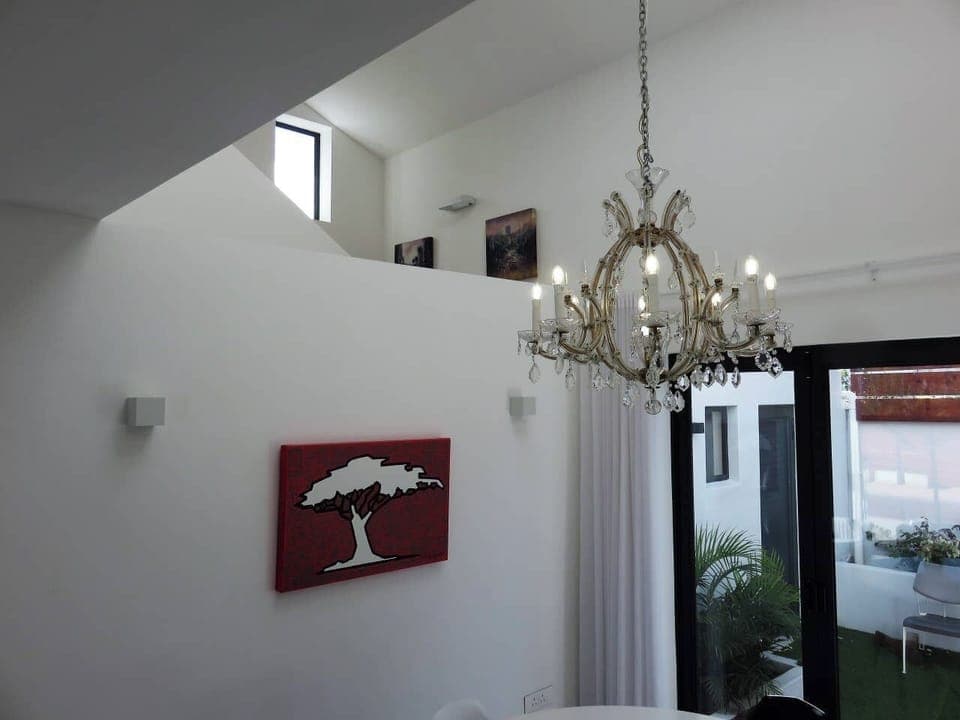 The Cape White Villa / Common space - Art from South