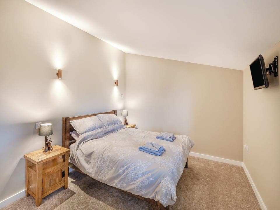 King size bedroom | The Old Stables 1 - Quarry Hill Farm, Shipton Under Wychwood