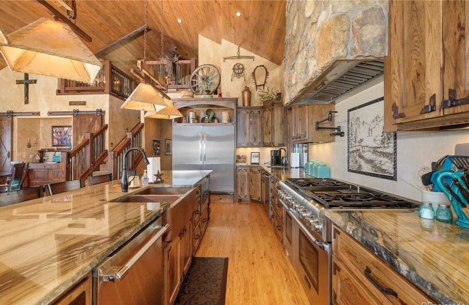 Gourmet kitchen