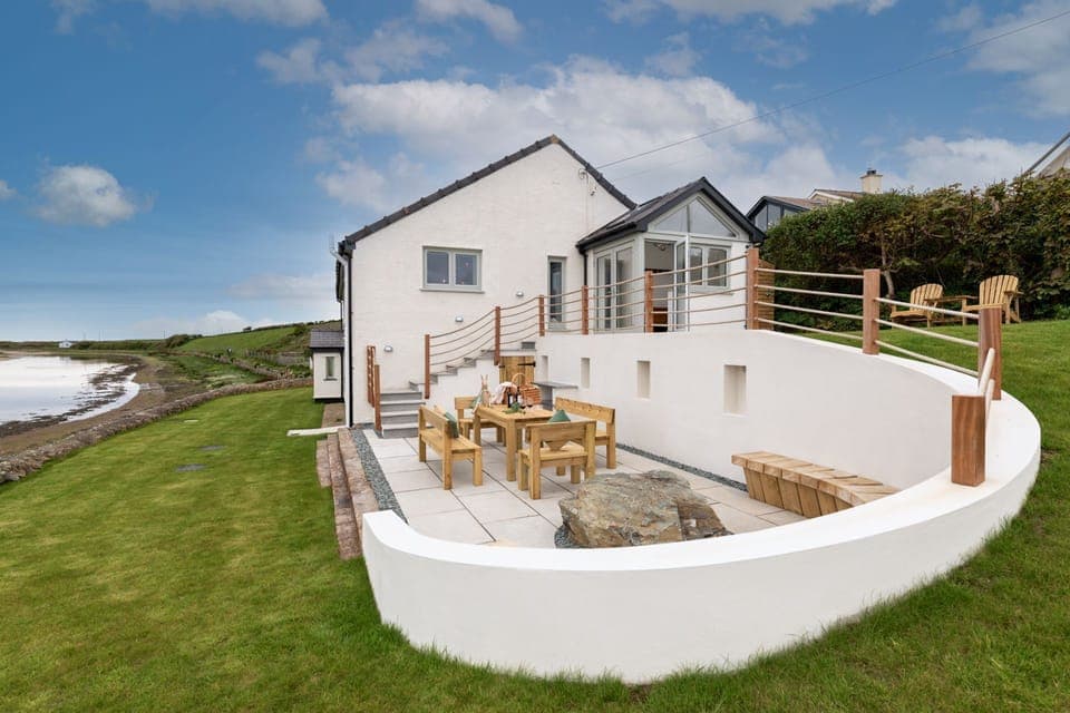 Y Cei Patio and grass