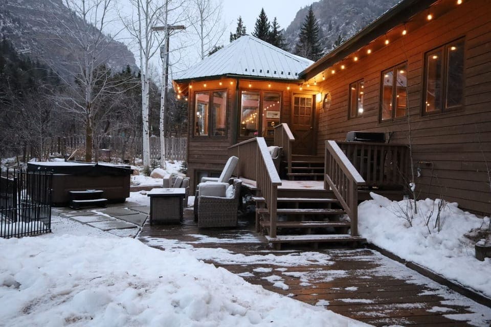 Backyard oasis with Jacuzzi, fire-pit chat set, grill, deck, views!
