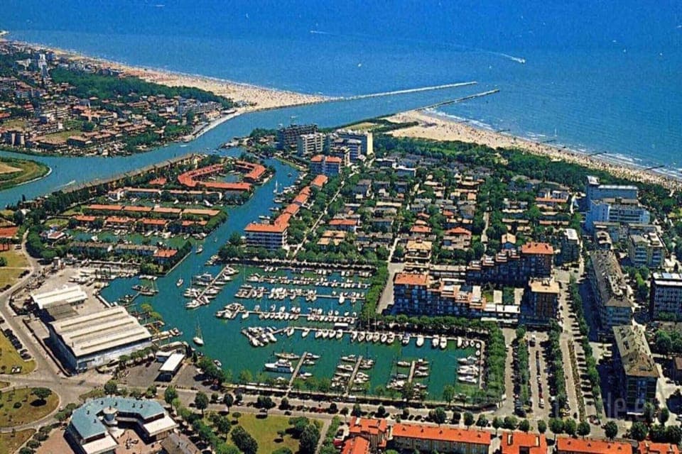 Region [summer] (>5 km)