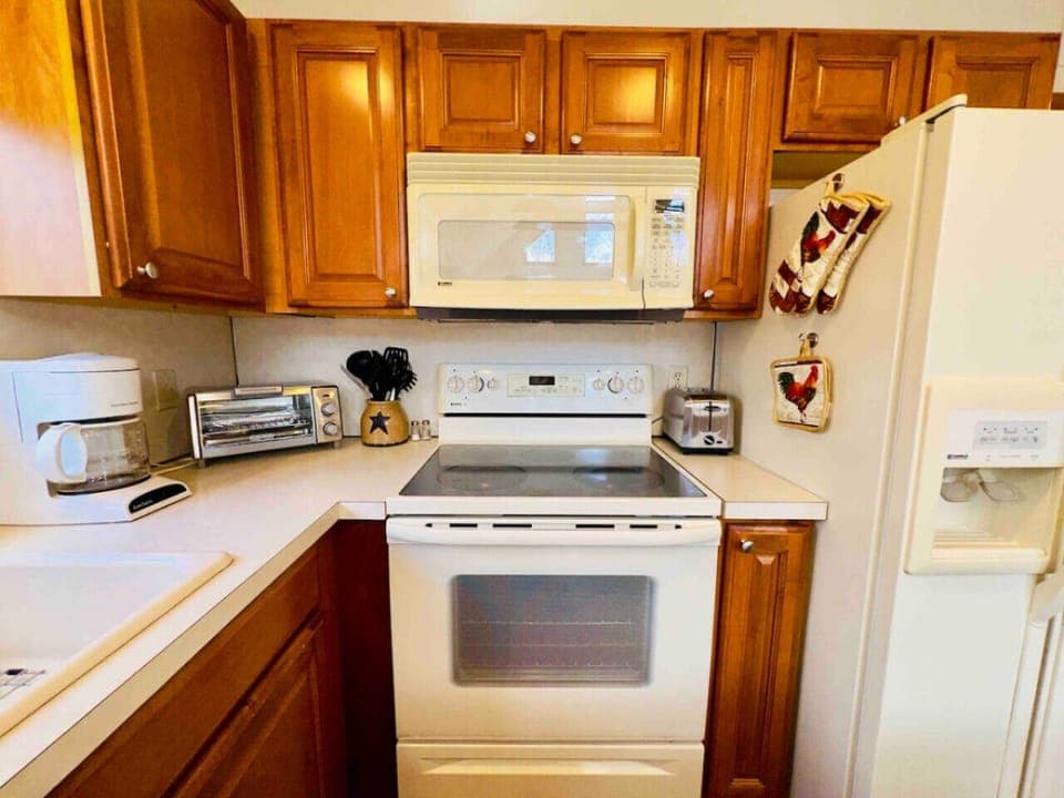 Full kitchen-coffee maker, keurig, toaster, air fryer, microwave.
