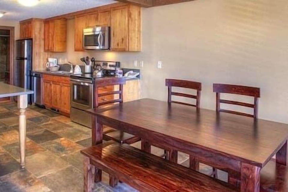 Gold Point Resort Dining area
