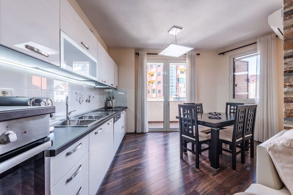 Fully-Equipped Kitchen & Dining Area