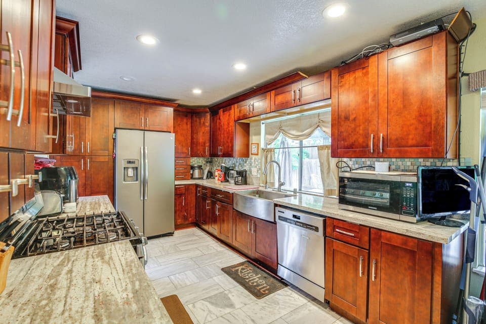 Fully Equipped Kitchen | Keyless Entry | 1st Floor