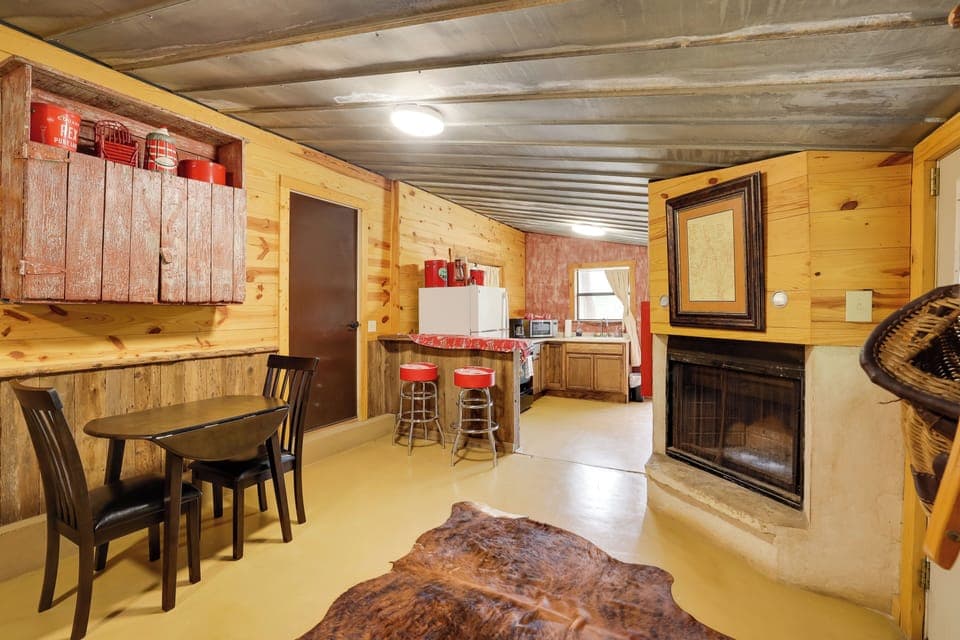 Dining Area | Dishware & Flatware Provided | Central A/C & Heat