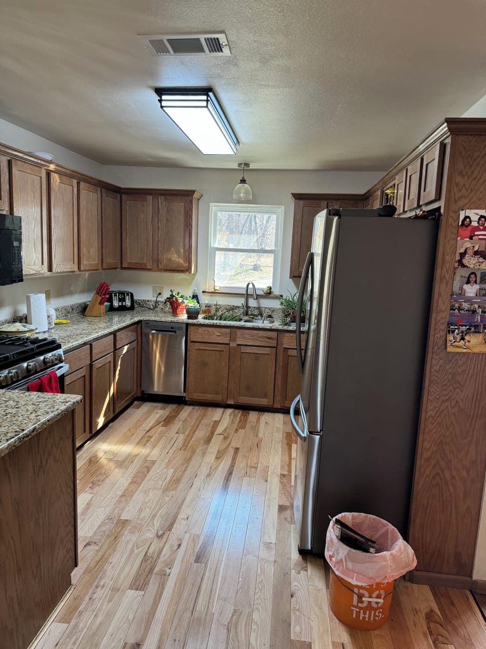 Fully equipped kitchen to prepare and serve meals