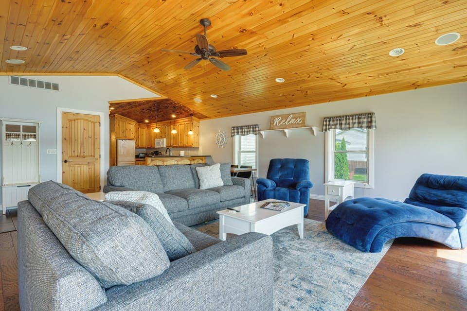 Living Room | Free WiFi | Wood-Burning Fireplace