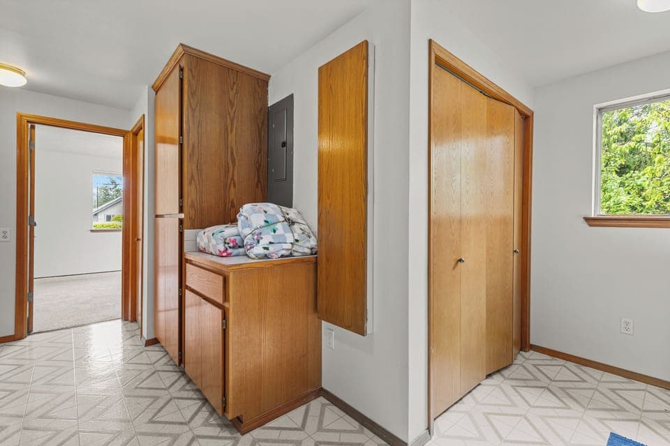 All the amenities you could want in laundry room!