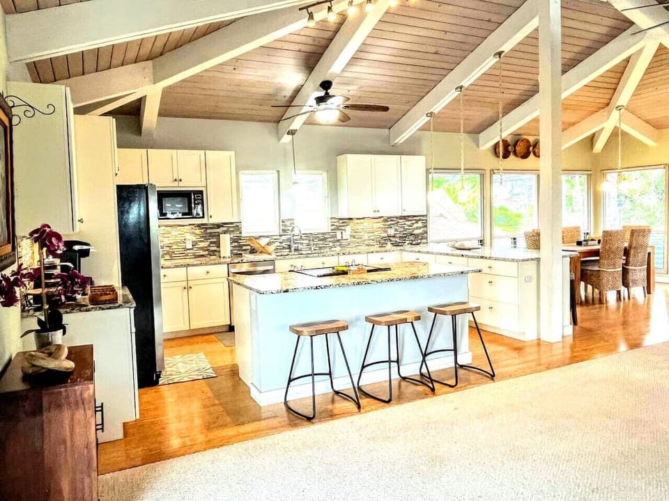 Enjoy making meals together in the large, fully-stocked and equipped kitchen