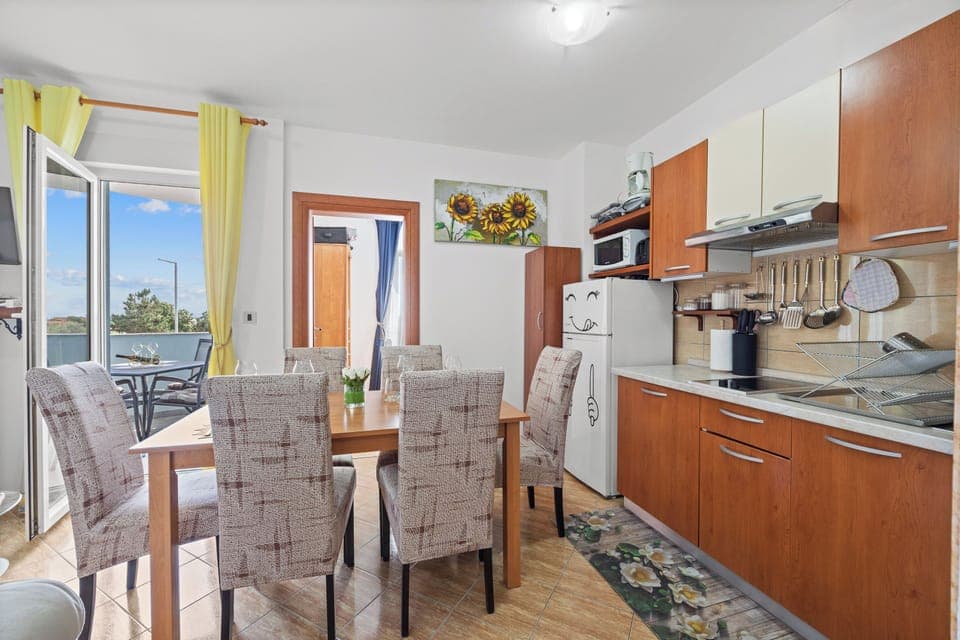 Kitchen and dining area