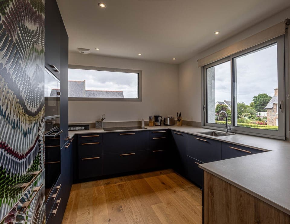 Charming house in Ploumanach, near Pink Granite Coast. Renovated in 2024, sleeps 10, 5 bedrooms, terrace, garden, private parking. Perfect for family holidays.