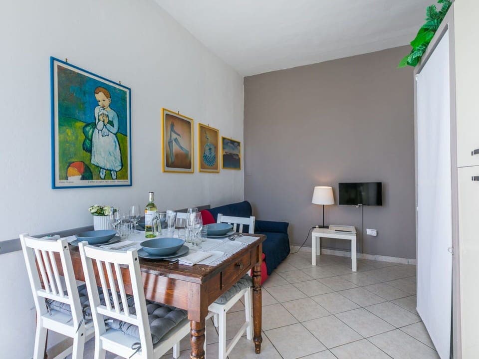 Table, Furniture, Property, Picture Frame, Building, Interior Design, Paint, Floor, Chair, Wood