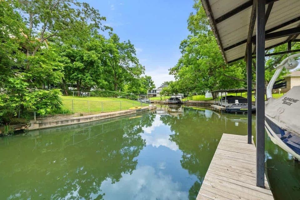 Waterfront! Quiet Canal great for Fishing and Kayaking. Just around the bend from the Main Lake.