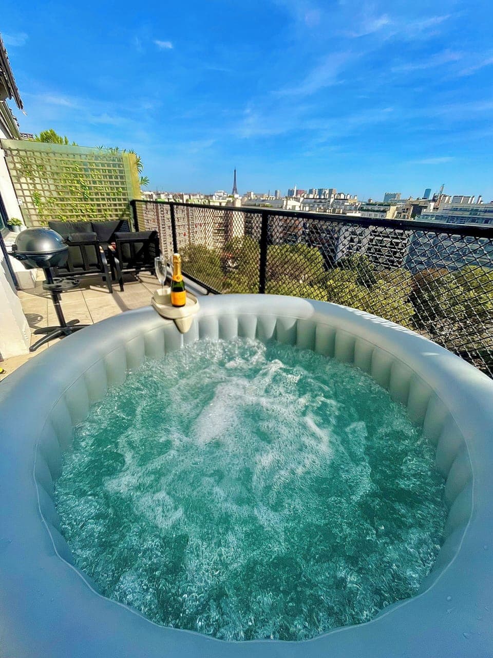 Outdoor spa tub