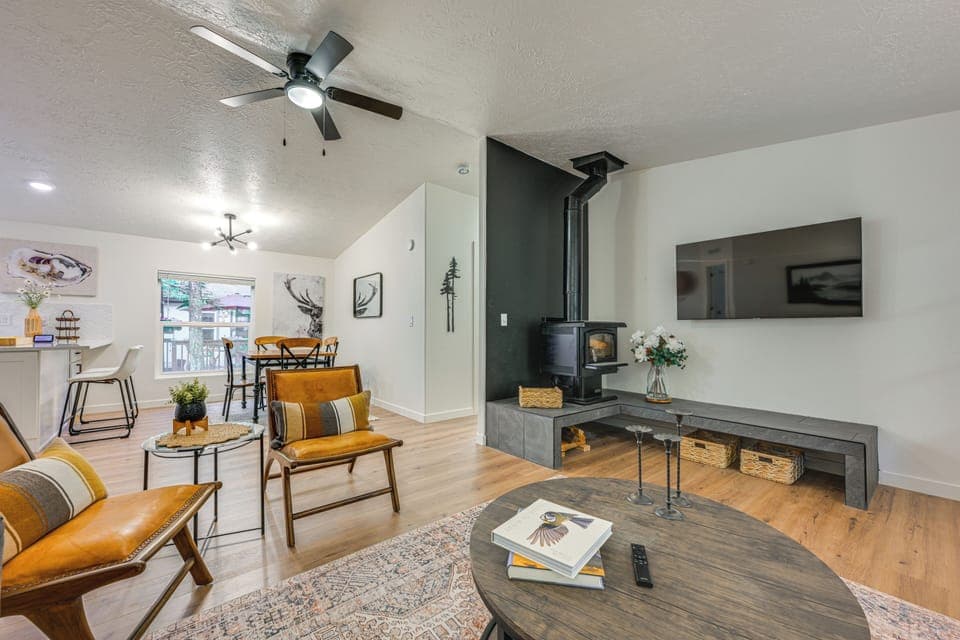 Hoodsport Vacation Rental | 3BR | 2BA | 1,344 Sq Ft | Stairs Required