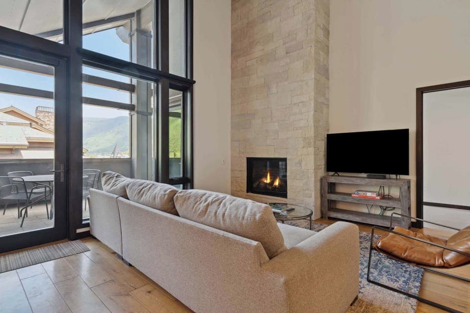 lione603-8852_53857433545_o