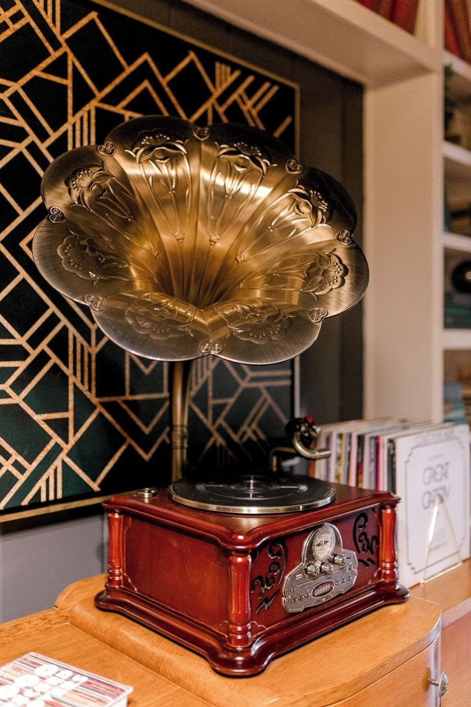 A gramophone to play all your favorite vinyls. 