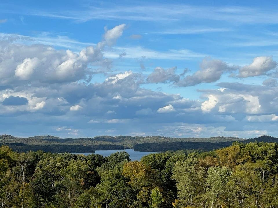 Hill top views for miles from your back door.