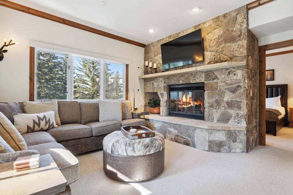 charter-c120-2508_54462643398_o