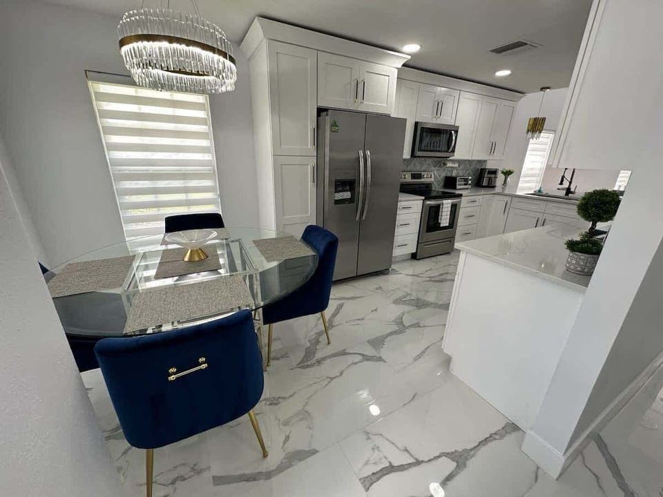 1632FHL - Kitchen (3).jpeg
