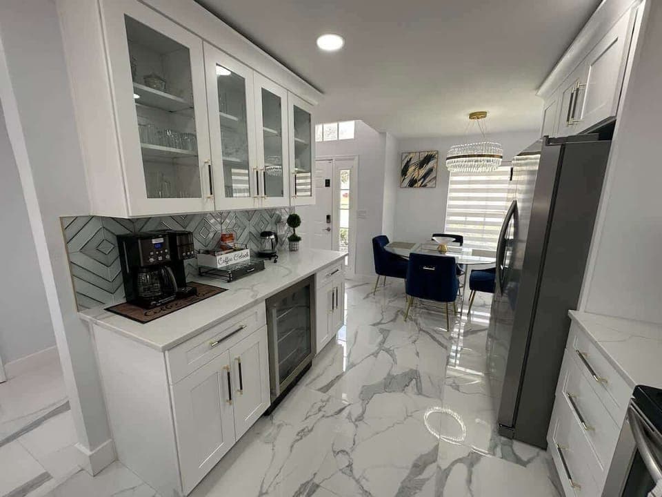 1632FHL - Kitchen (2).jpeg