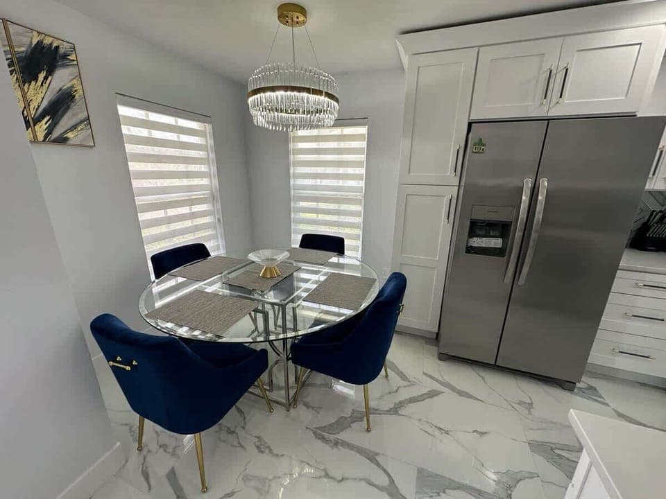 1632FHL - Breakfast Nook.jpeg