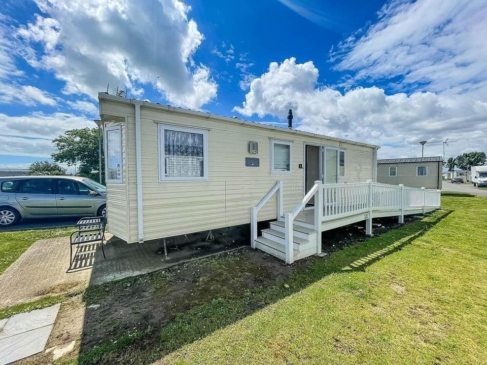 Enjoy the charm of a static caravan with decking and parking at this idyllic coastal getaway in Essex.
