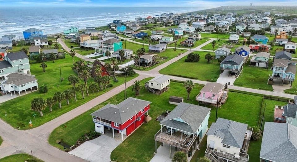 Short walk to the beach. No cart needed!