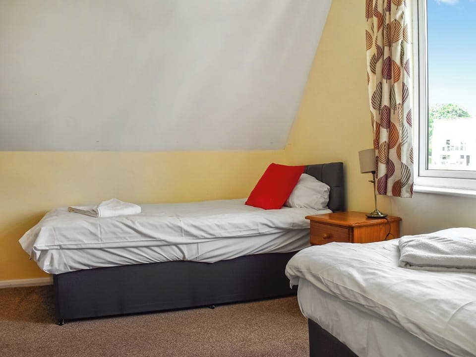 Twin bedroom | Honey Lodge, Gunnislake