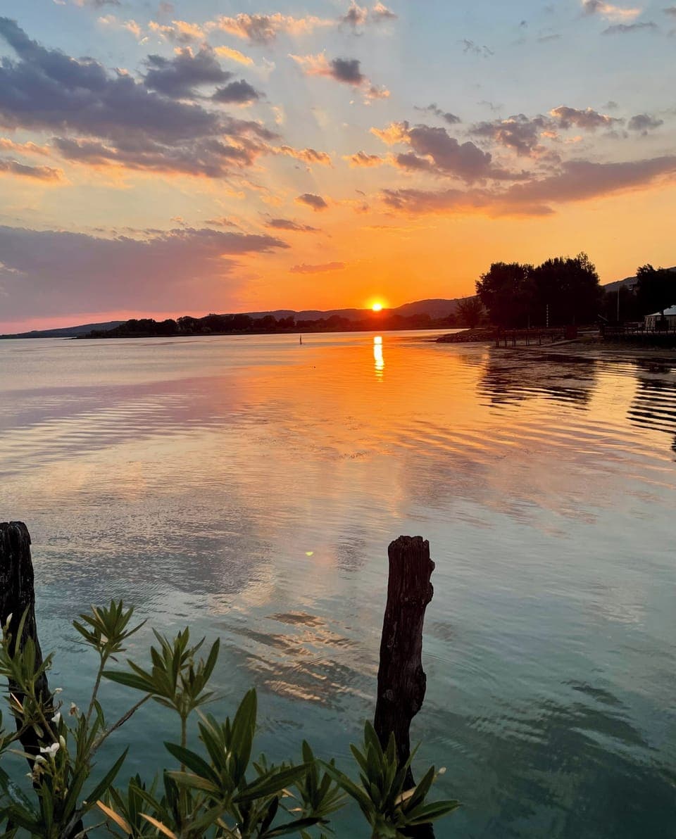 Don't miss evening aperitivos on Lake Trasimeno for sunset