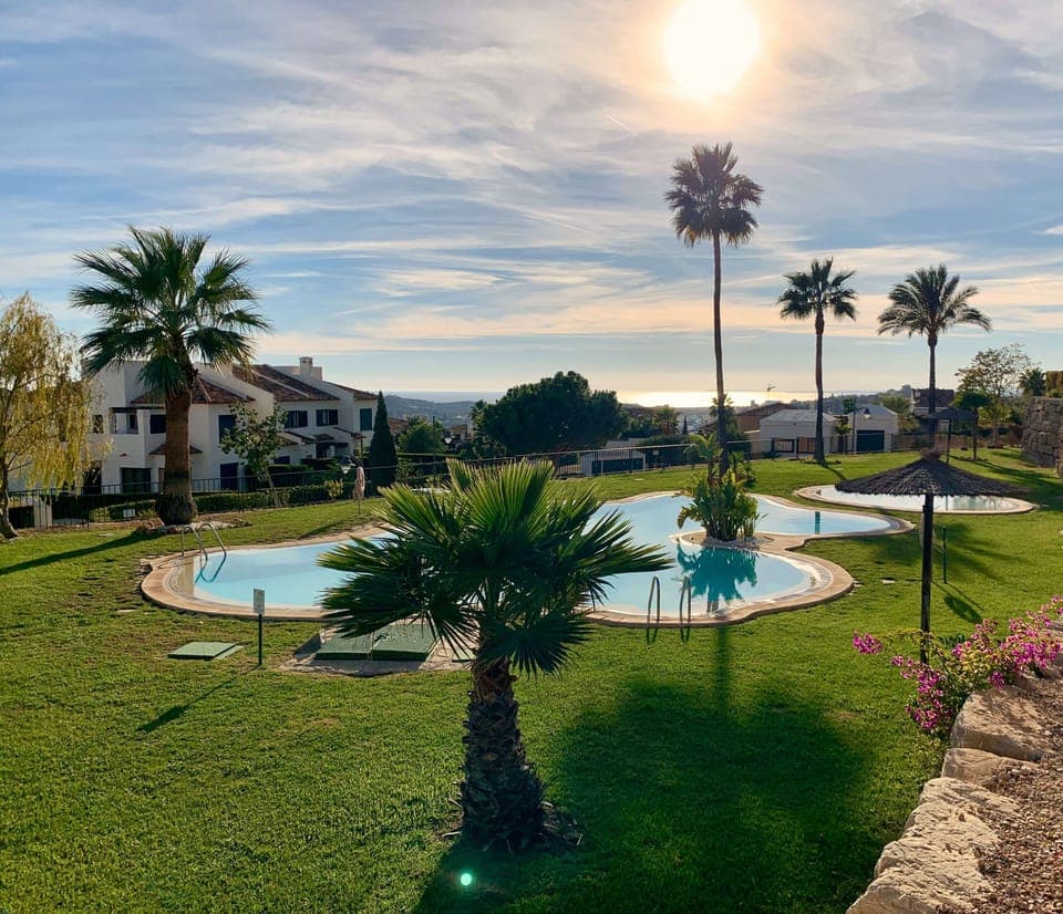 Pool and Gardens (1)