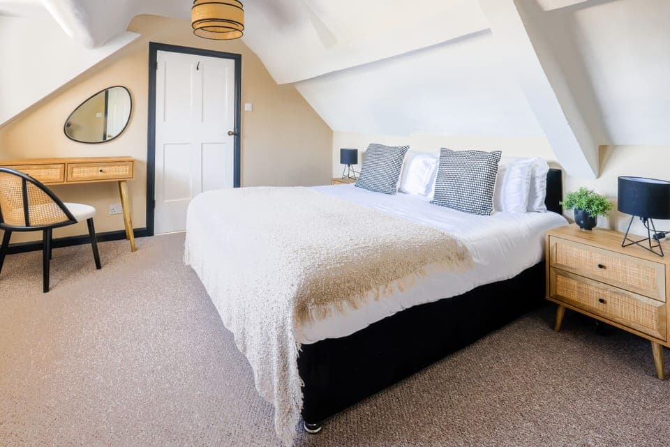 Bedroom 5- 2nd floor with King size bed (splits to a twin bed option), rail hanging space, shower ensuite