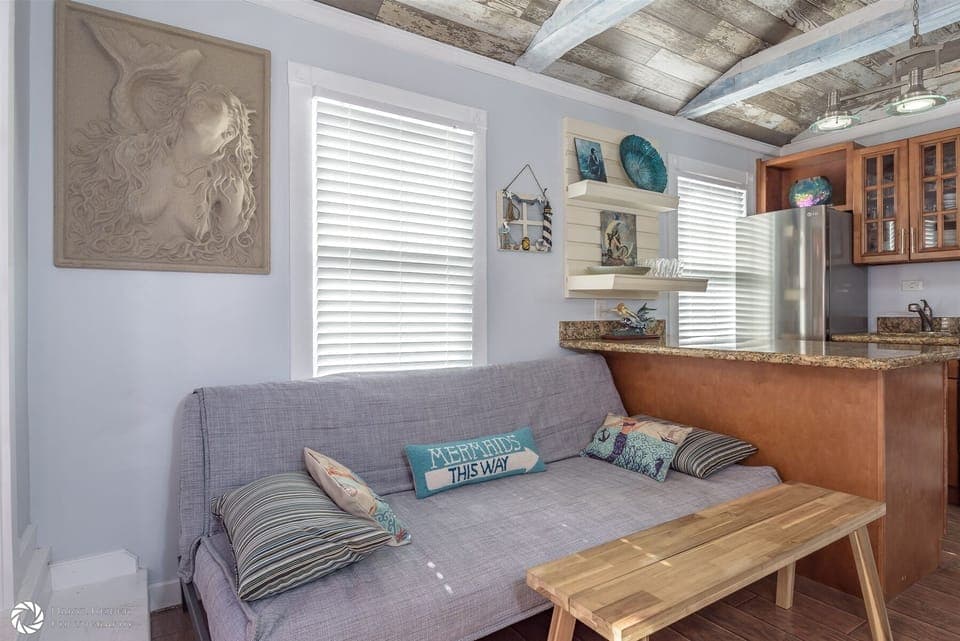 Mermaid-Cottage 1:  Living Room